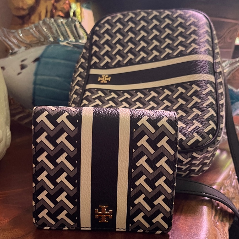 Tory Burch handbag and wallet - Picture 3 of 9